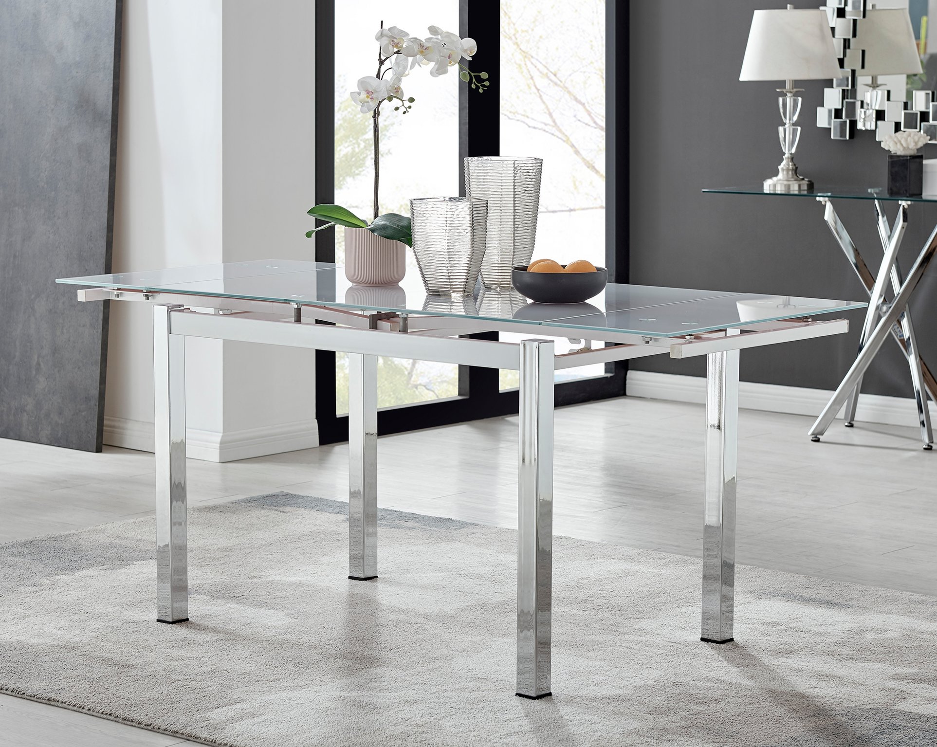 4 to 6 extendable dining table