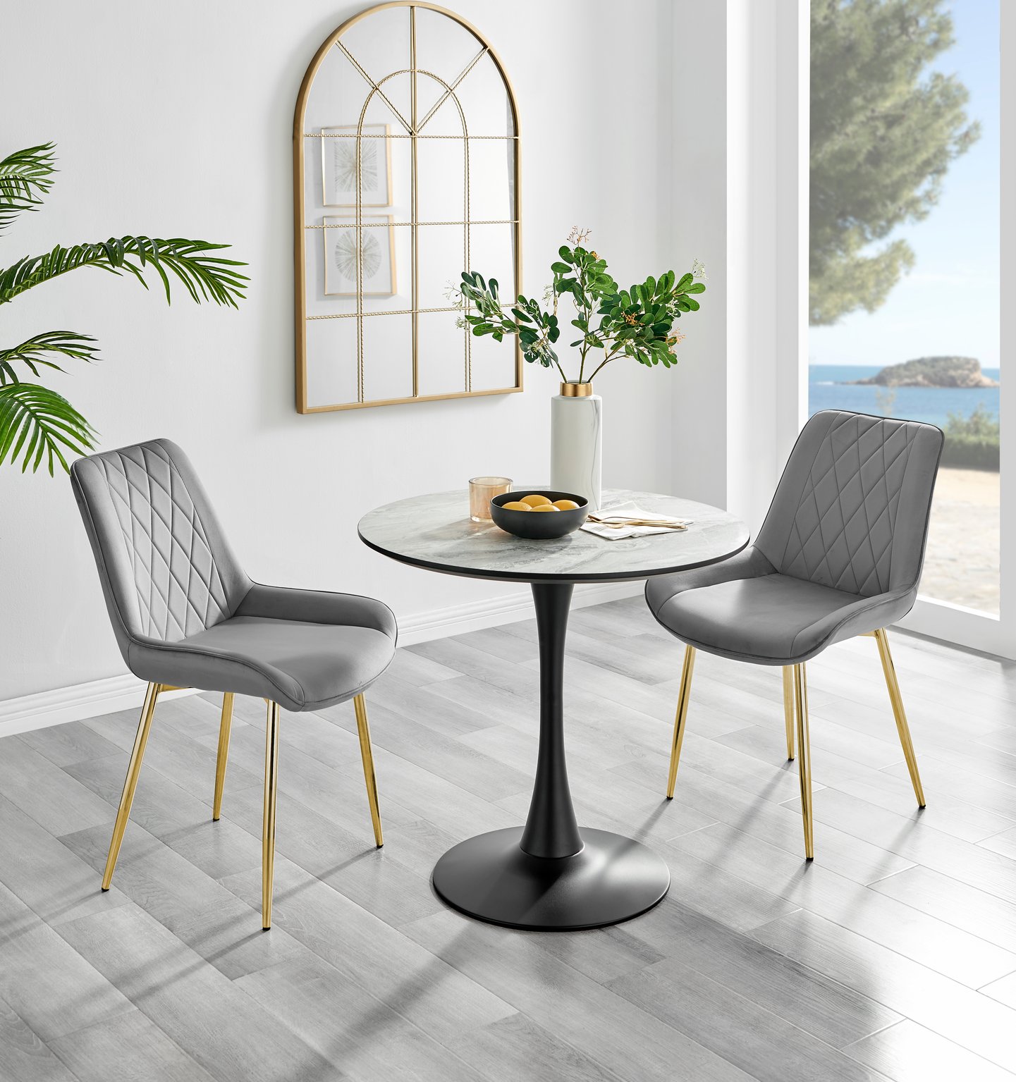 White marble deals circle dining table