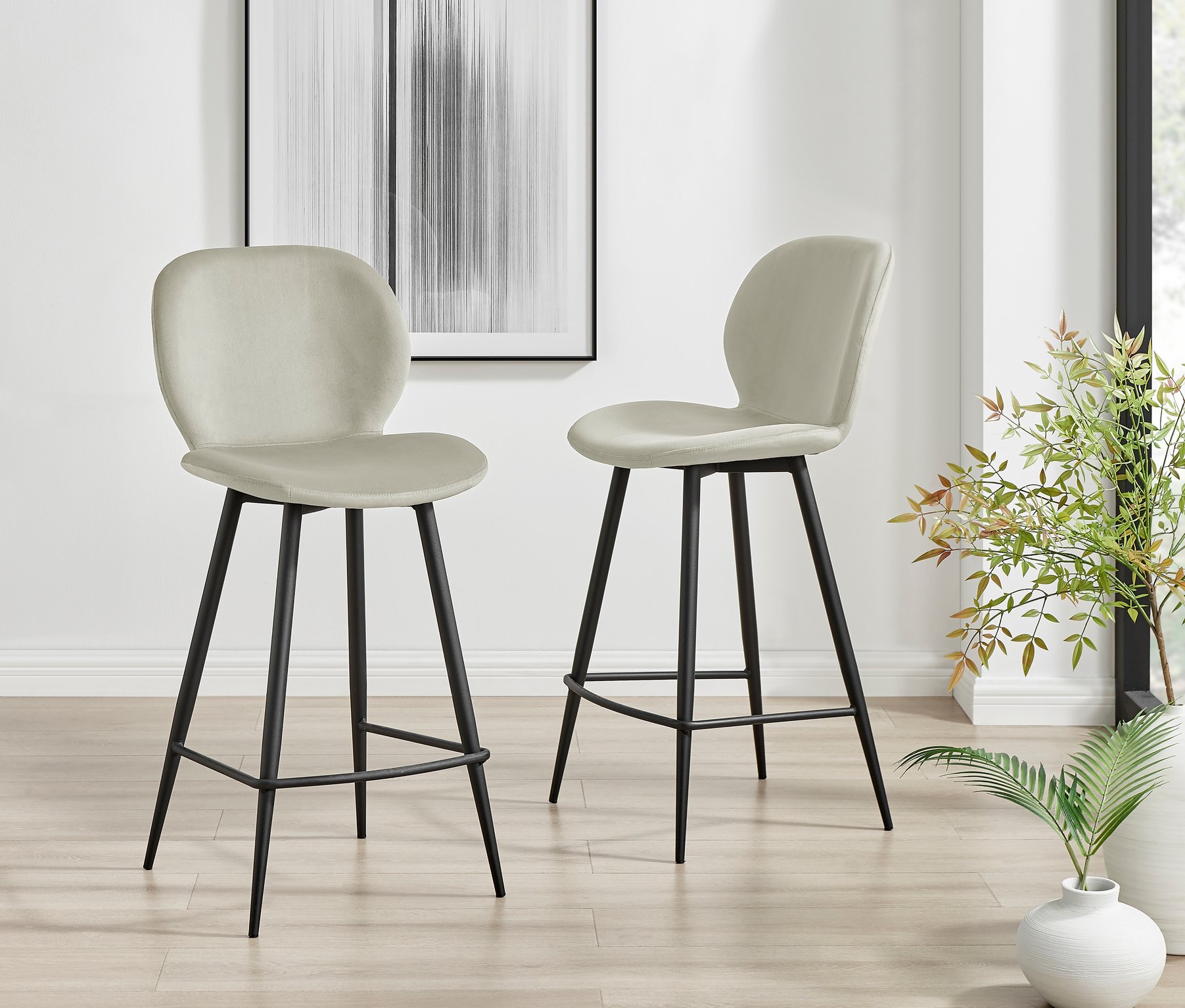 Black bar stools clearance with black legs