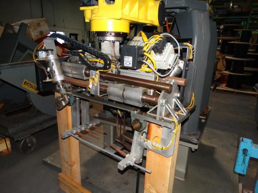 Used FANUC M-410IB Robotic Pick And Place Palletizer