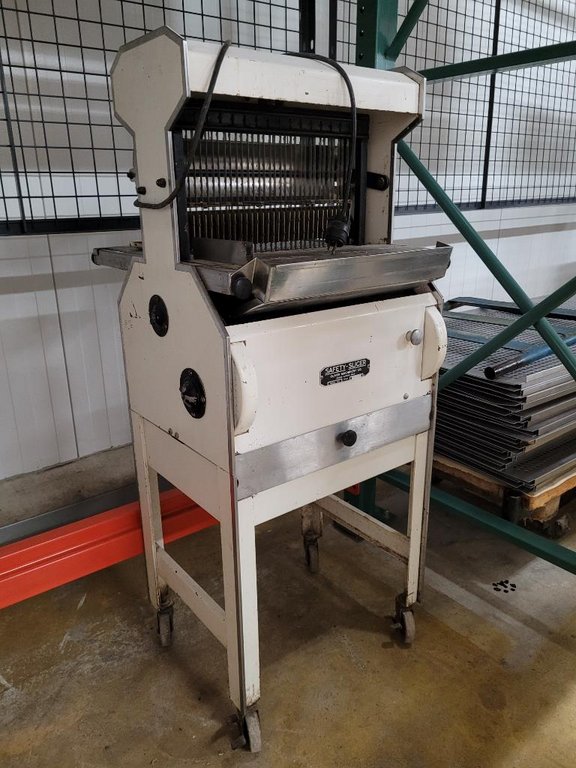 oliver front load bread slicer