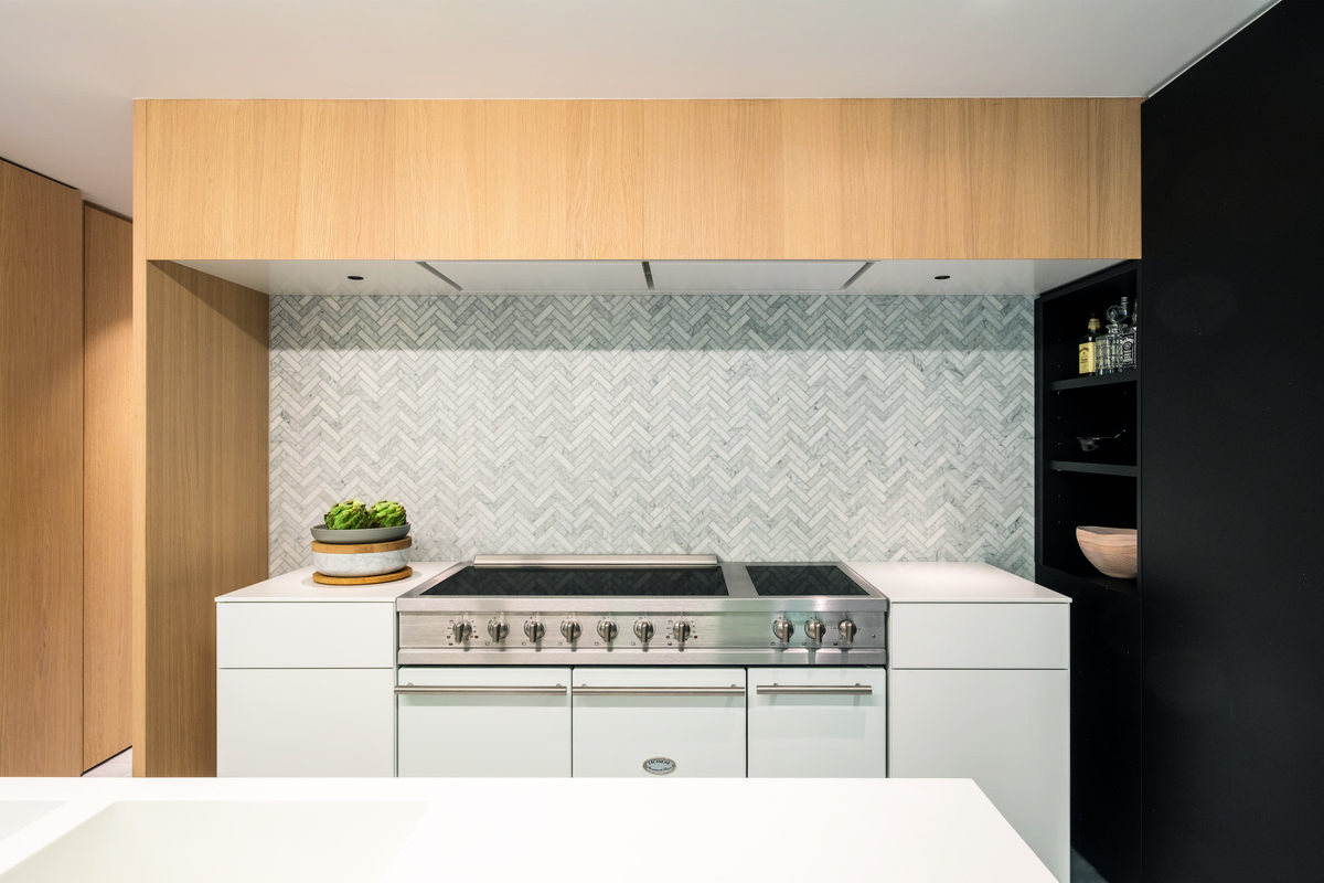 Crédence en Bianco Carrara Mosaïques type HB fishbone