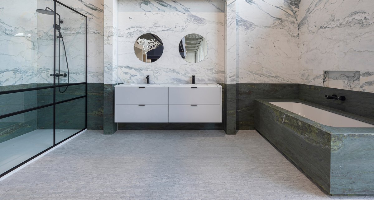 Salle de bain en Bianco Carrara Mosaïques type C