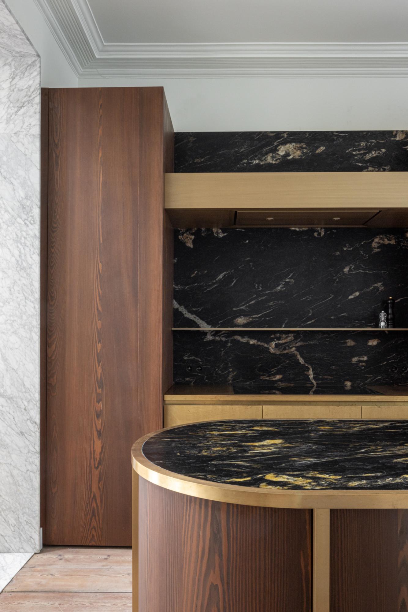 COSMIC BLACK YELLOW GRANITE | BRACHOT