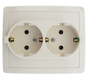 Розетка двойная с заземлением и шторками Schuko 2x2Р+Е 16A 250В~ моноблок цвета слоновая кость с винтовым соединением Simon 15