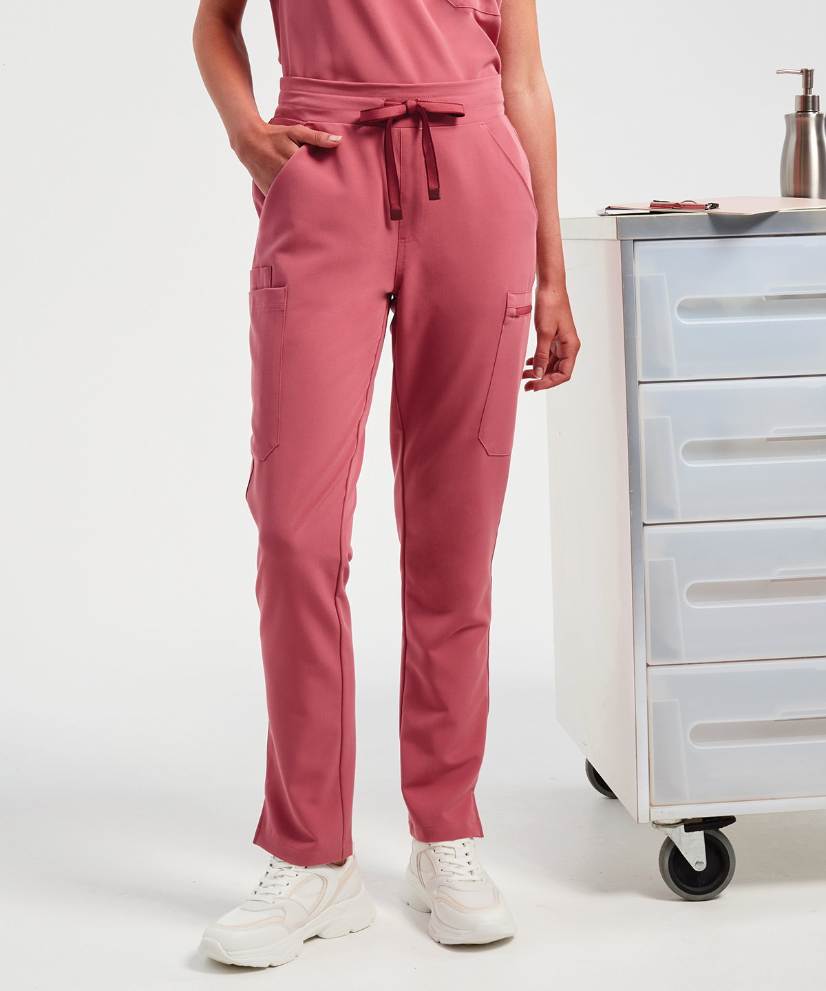 Picture of Women’s 'Relentless' Onna-stretch cargo pants