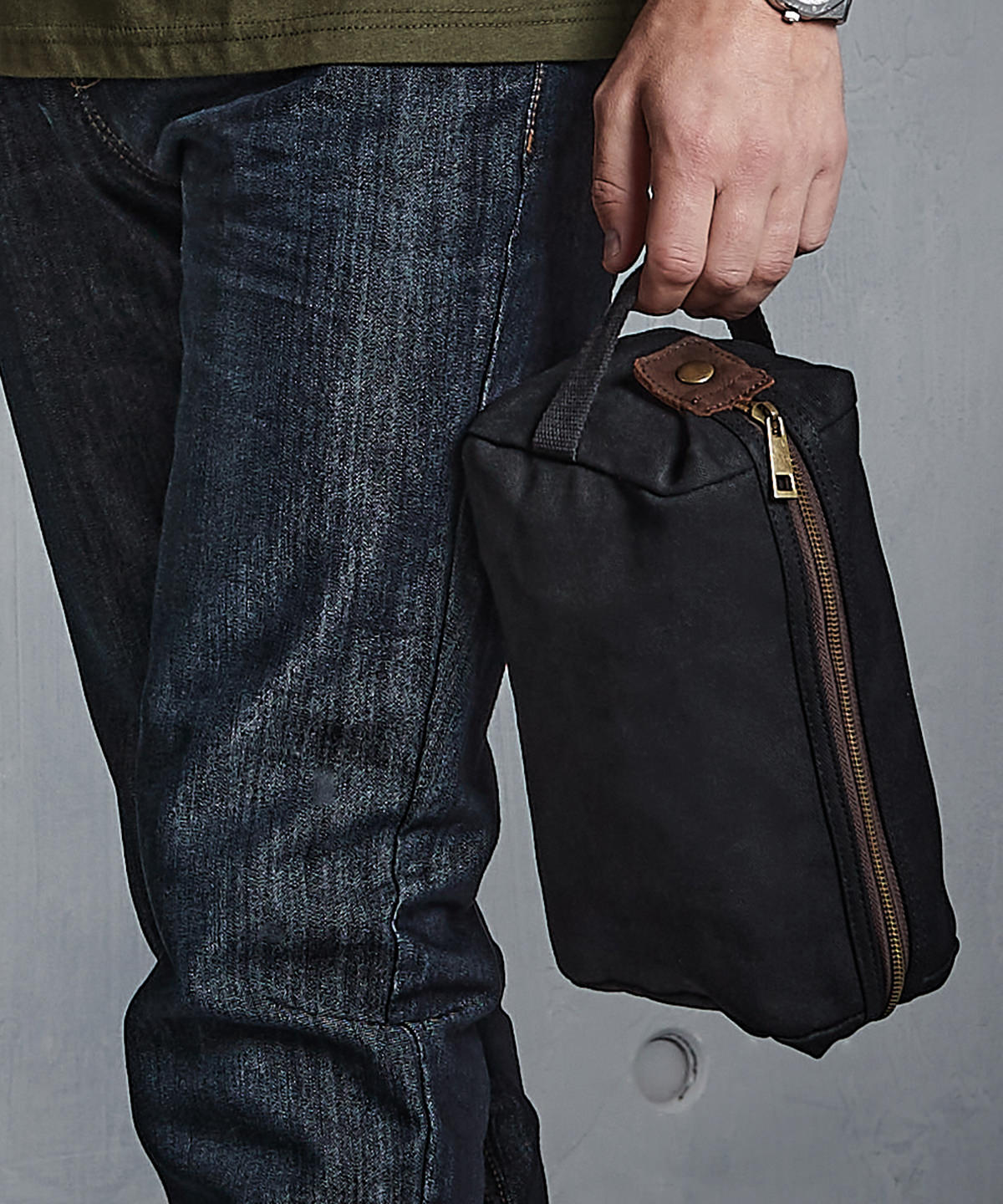 Picture of Heritage waxed canvas wash bag