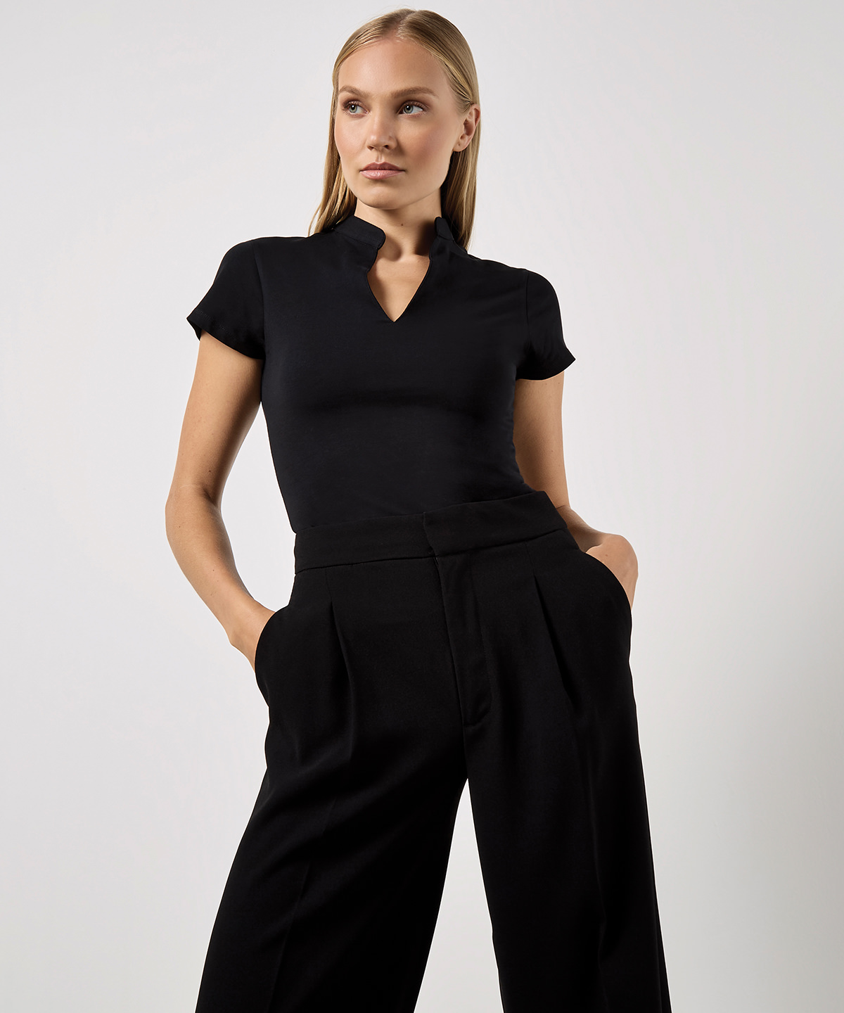 Women’s corporate short-sleeved top v-neck mandarin collar (regular fit) Women’s corporate short-sleeved top v-neck mandarin collar (regular fit)