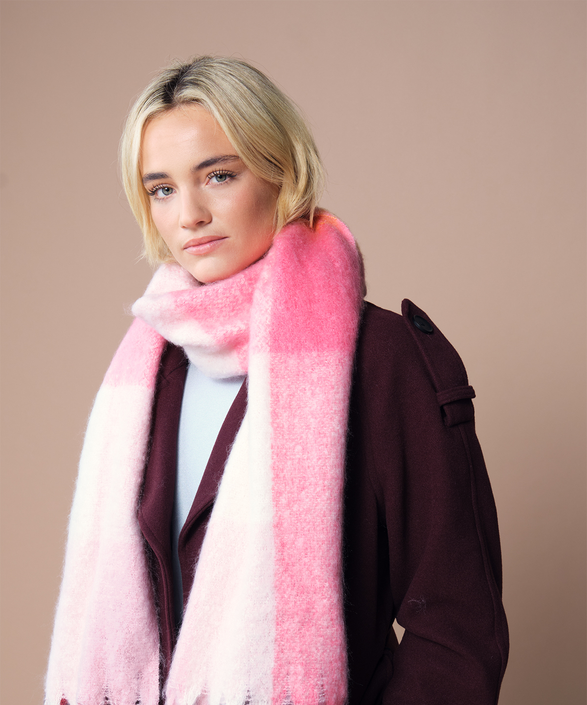 Fluffy check scarf B494R
