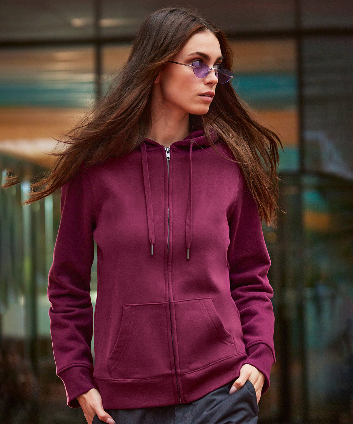 B&C Queen zipped hooded B&C Queen zipped hooded
