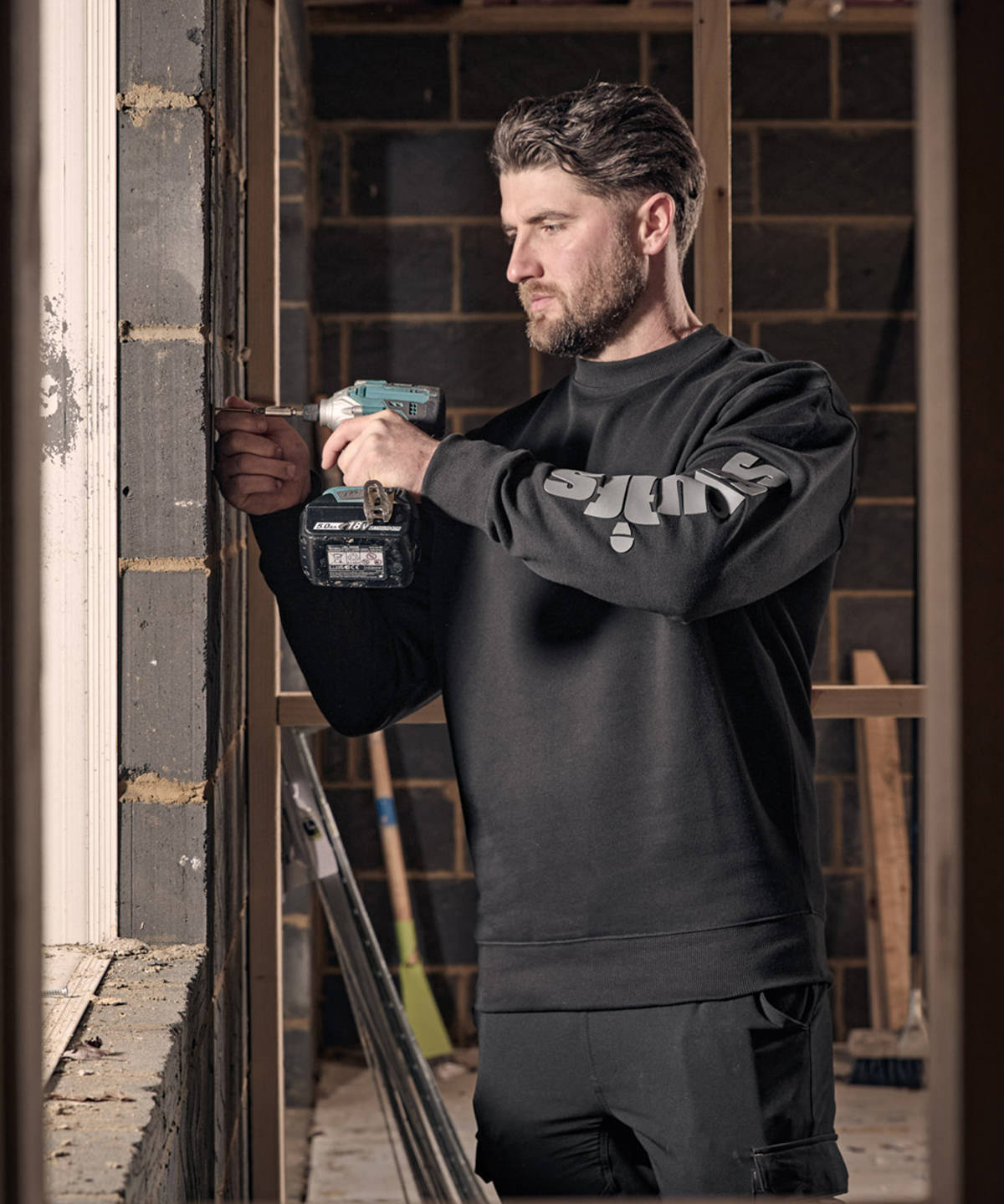 Fintry sweatshirt worn