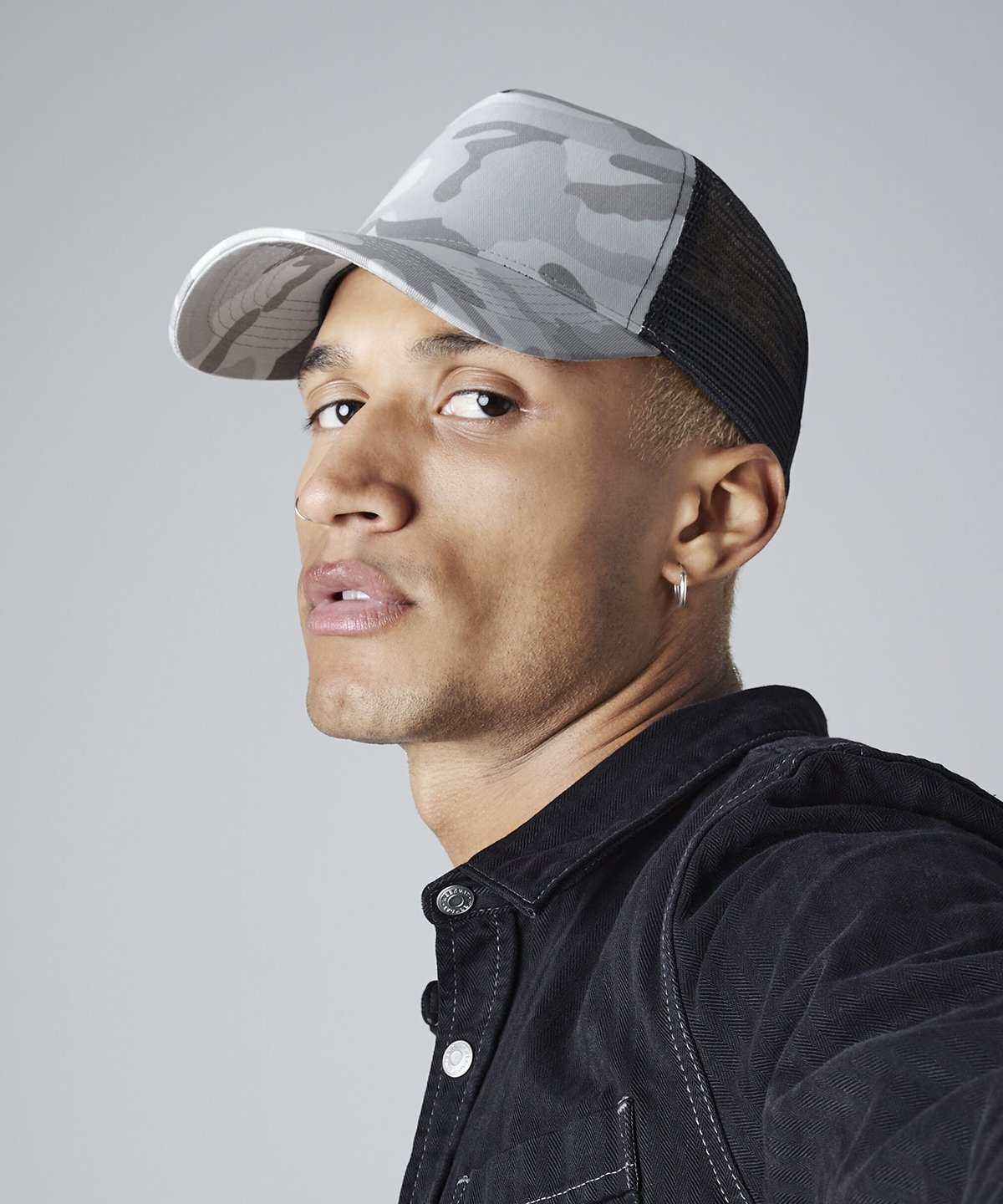 Camo snapback trucker