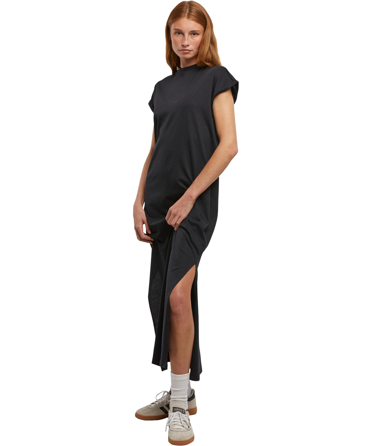 Women’s long extended shoulder dress Women’s long extended shoulder dress