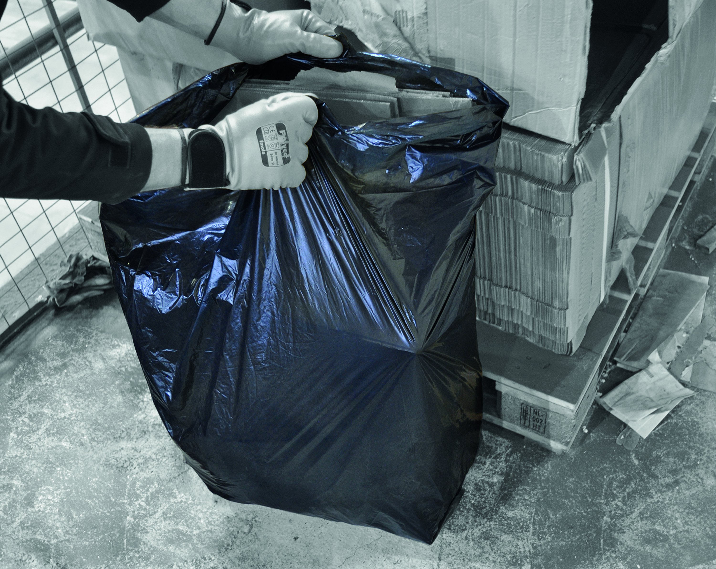 Refuse+Sacks+Medium+Duty+90L+Black+%28Pack+of+200%29+EW%2FBAG