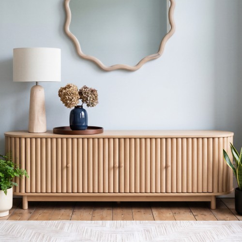 Wide, statement-making design