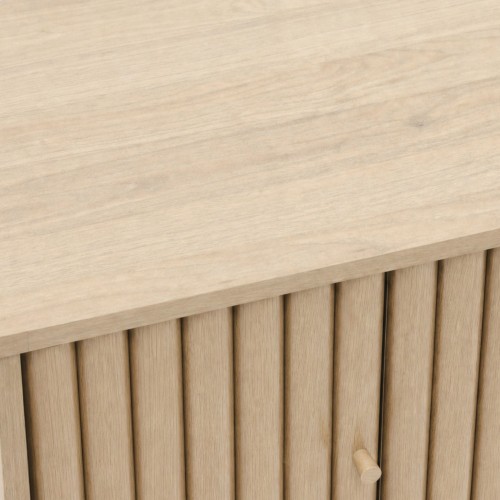 Rich light oak-effect tone