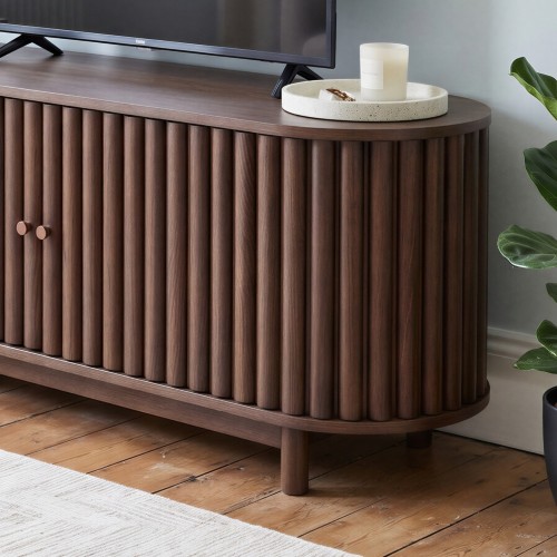 Signature fluted finish with soft curves
