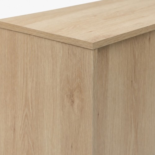 Timeless oak-effect finish