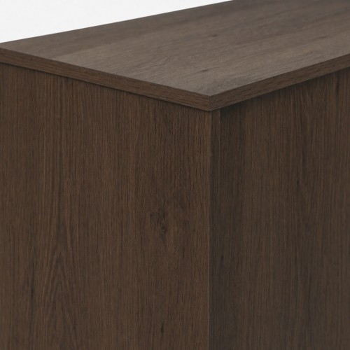 Timeless walnut-effect finish