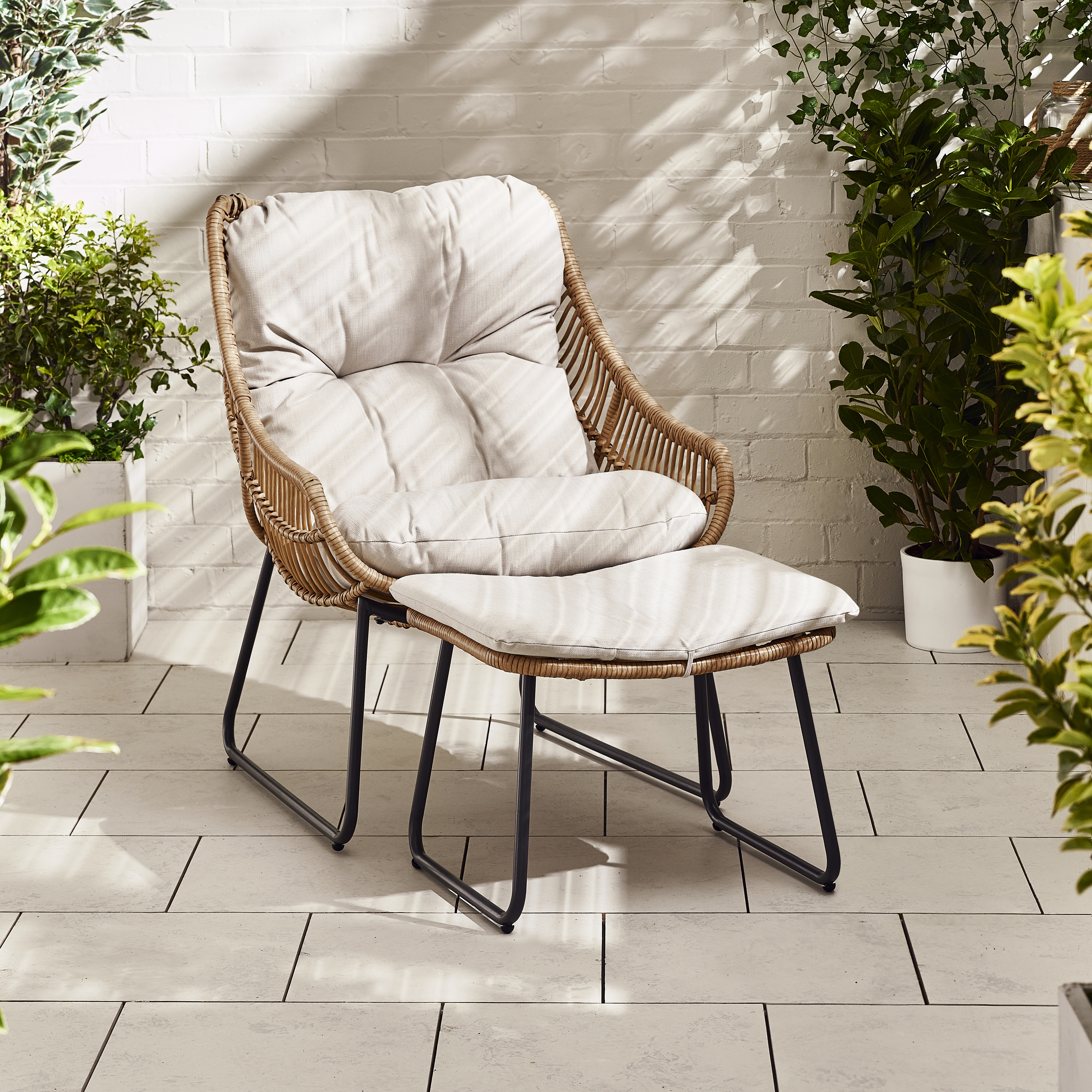 **GEBRAUCHT** Tahiti Outdoor Rattanstuhl und Fußhocker braun - Bild 6 von 8