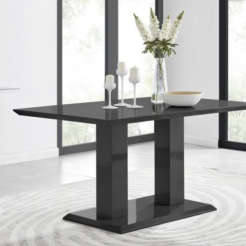 Spacious Family Dining