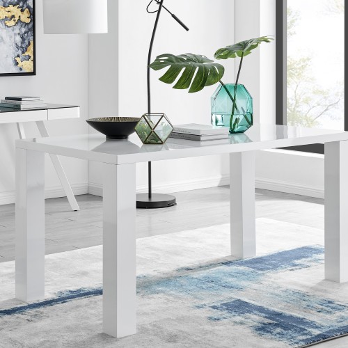 Spacious Family Dining