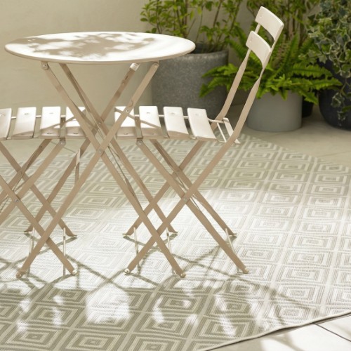 Space-Saving Outdoor Design