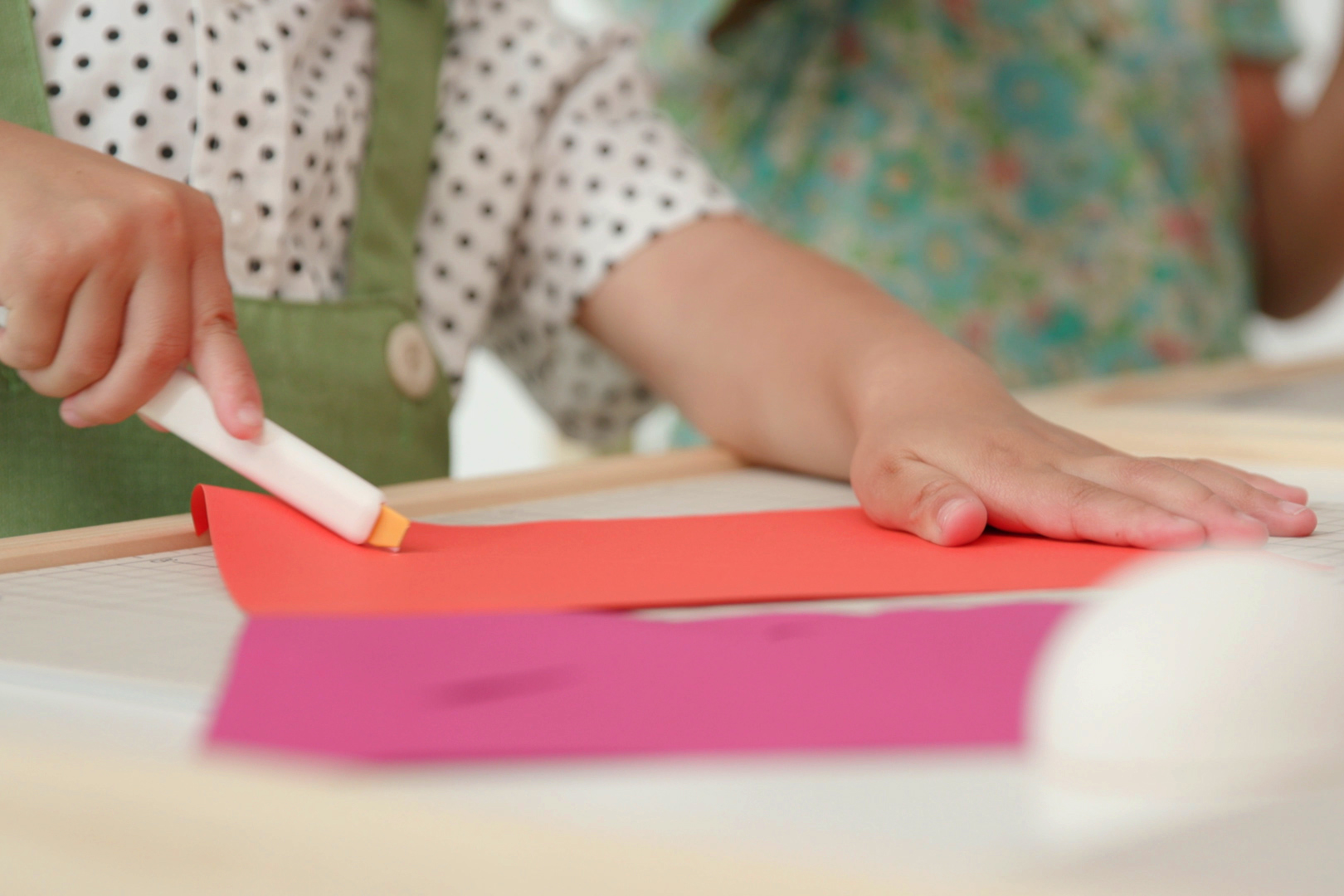 Utility Knife Compact Safety SnapOff Blade, with Disposal Container