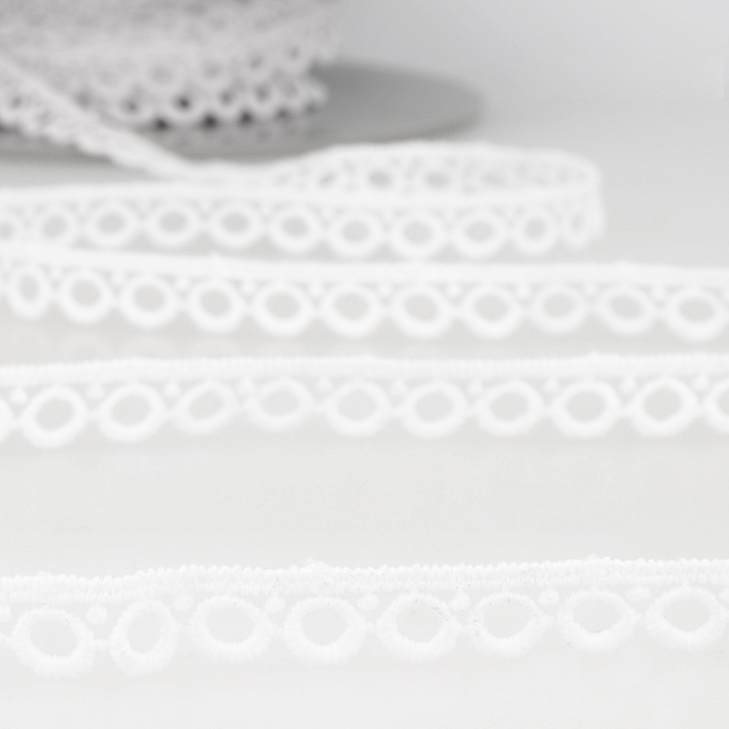 Trim Lace Guipure 14.6m x 10mm White Stephanoise Groves and Banks