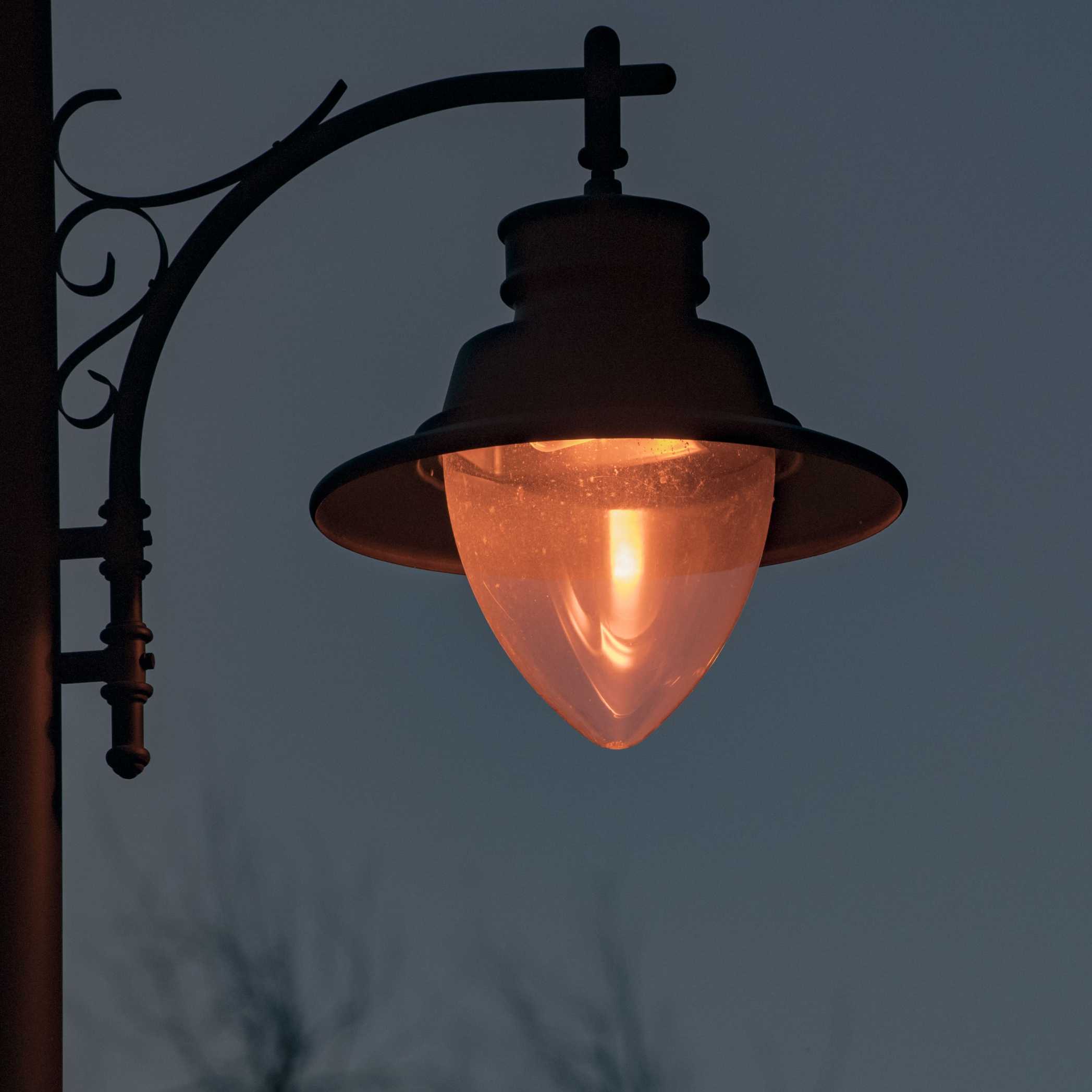 Simon Bora M urban luminaire with RJ optics and curved diffuser, 4000 K, 73 W, 700 mA, 1N w/o dimming Standard finish