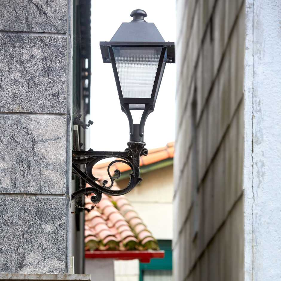 Simon Praga M Pro classic luminaire with RA optics, 3000 K, 24 W, 700 mA, 1N w/o dimming Standard finish