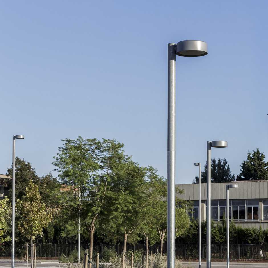 Luminaria urbana Simon Mizar de 38W con optica II Media 4000K y 530 mA de 24 leds a 120-277V