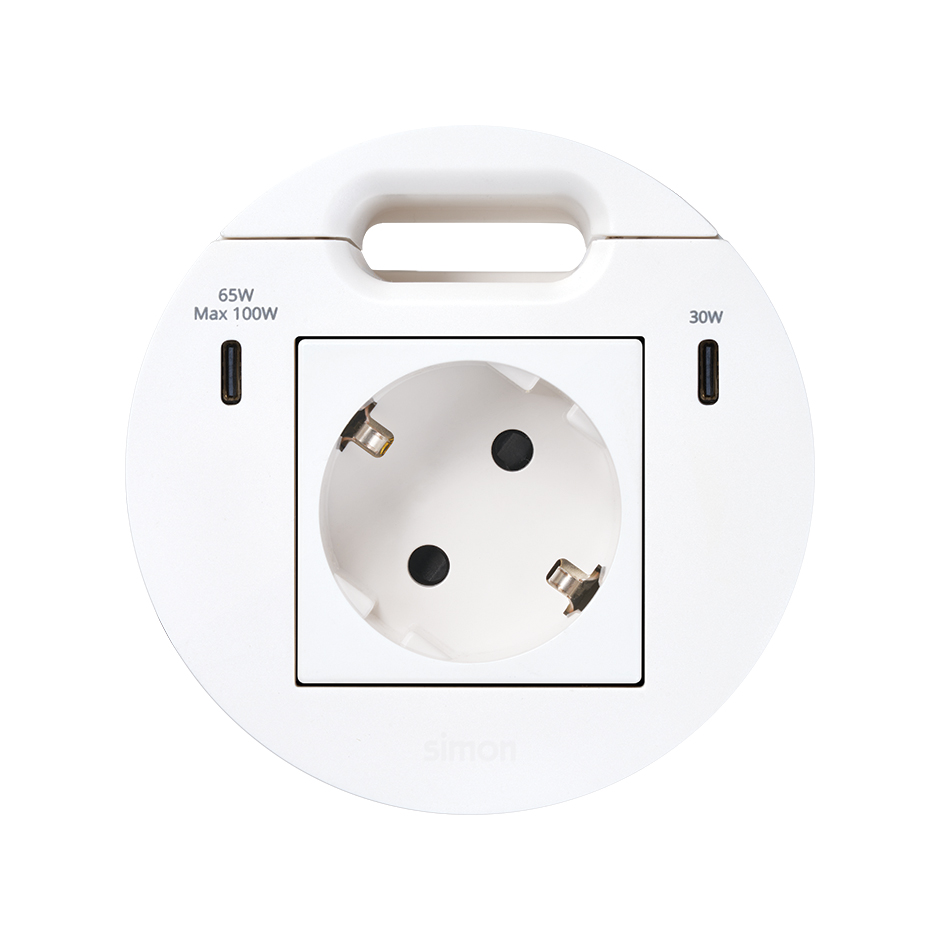Kit Flash 90 formado por base eléctrica modular schuko, cargador USB tipo C de 100 W (repartido en 65+30W si se conectan simultáneamente) y salida de cableado blanco Simon K45