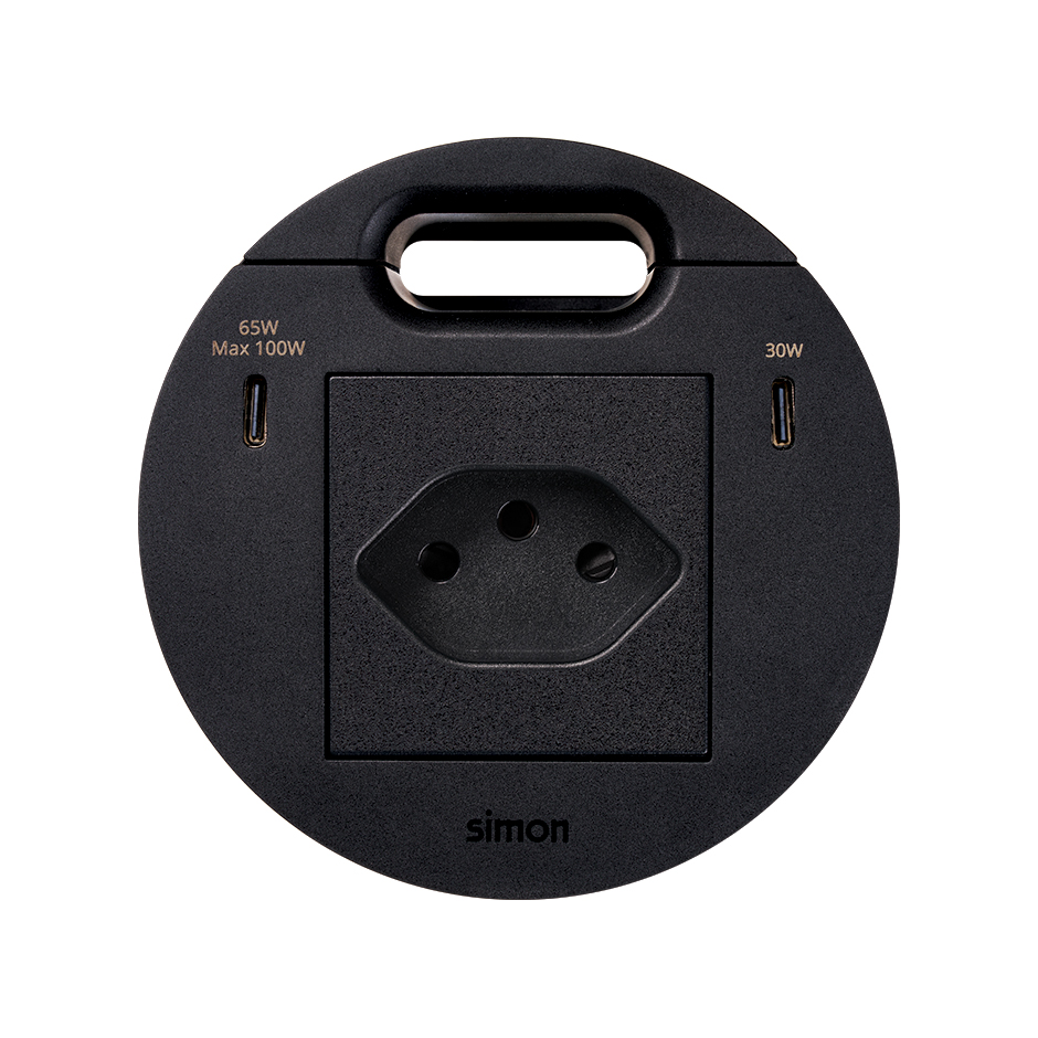 Kit Flash 90 composé du prise de courant modulaire suisse, chargeur USB type C de 100W (répartis entre 65W et 30W si connectés en même temps) et sortie de câblage noir Simon K45