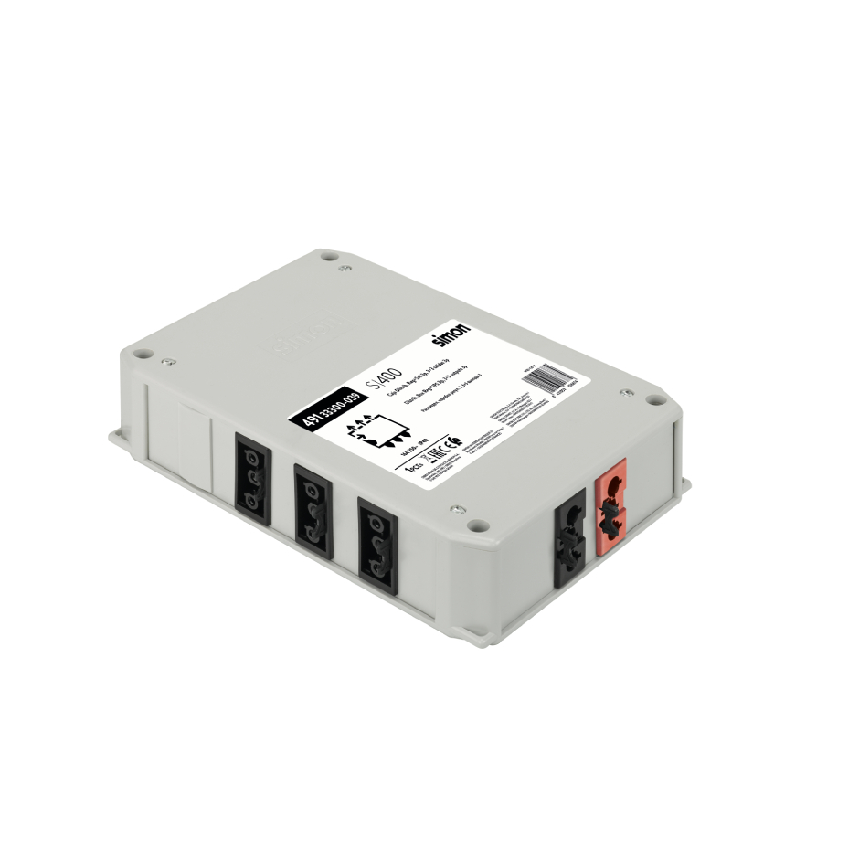 Caja distribuidora de 2 circuitos con 1 entrada de 3p con figura Wieland GST18i, 3 salidas de 3p para circuito estándar, 1 entrada de 3p con figura Wieland GST18i y 3 salidas de 3p