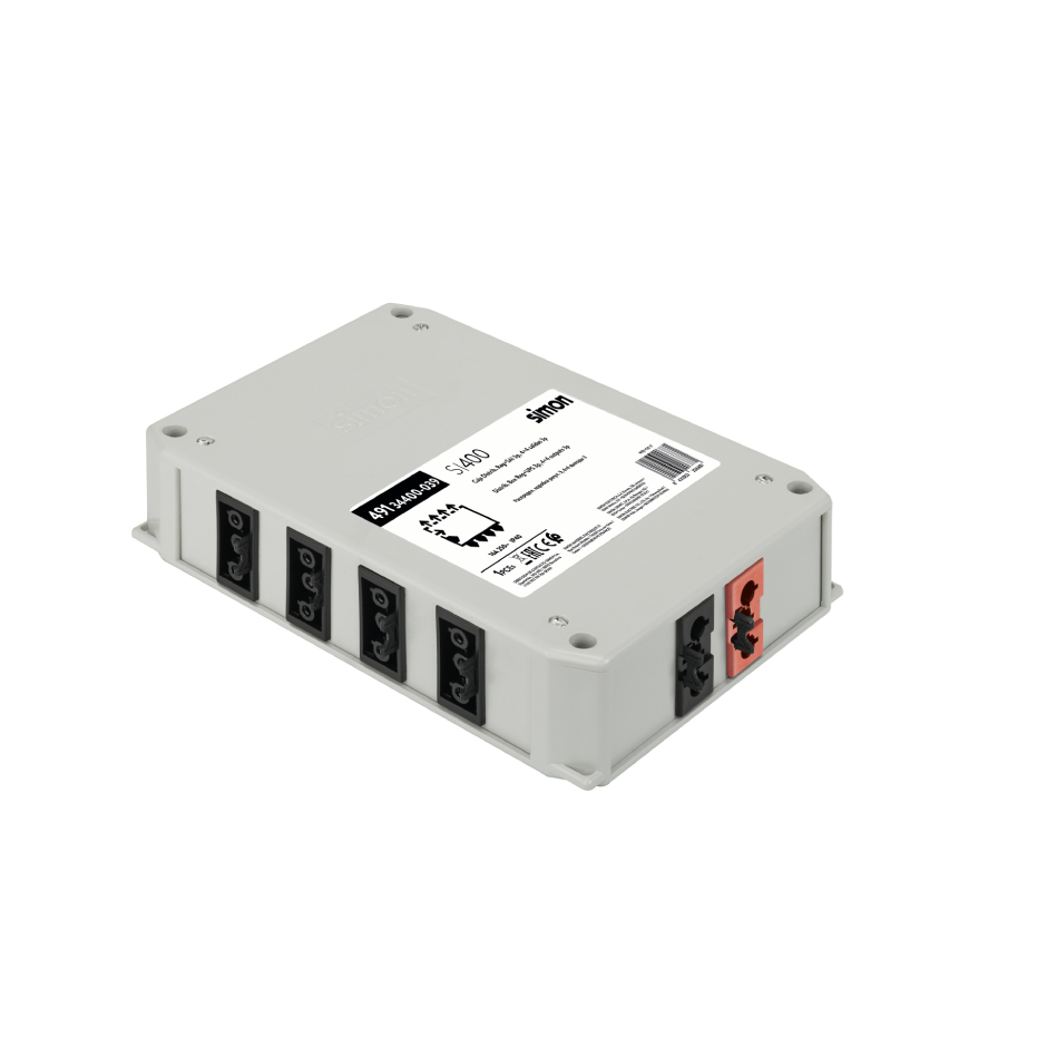 Caja distribuidora de 2 circuitos con 1 entrada de 3p con figura Wieland GST18i, 4 salidas de 3p para circuito estándar, 1 entrada de 3p con figura Wieland GST18i y 4 salidas de 3p