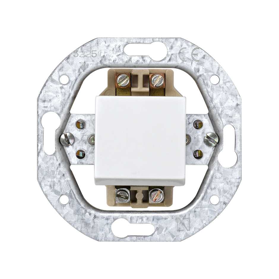 Intermediate switch 10AX 250V~ with screw terminal connection white Simon 32