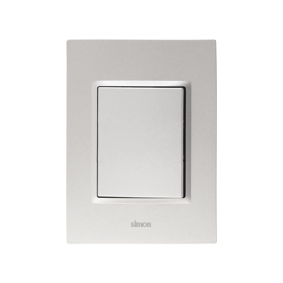 Placa de 3 módulos color aluminio con chasis Simon 82 Prisma