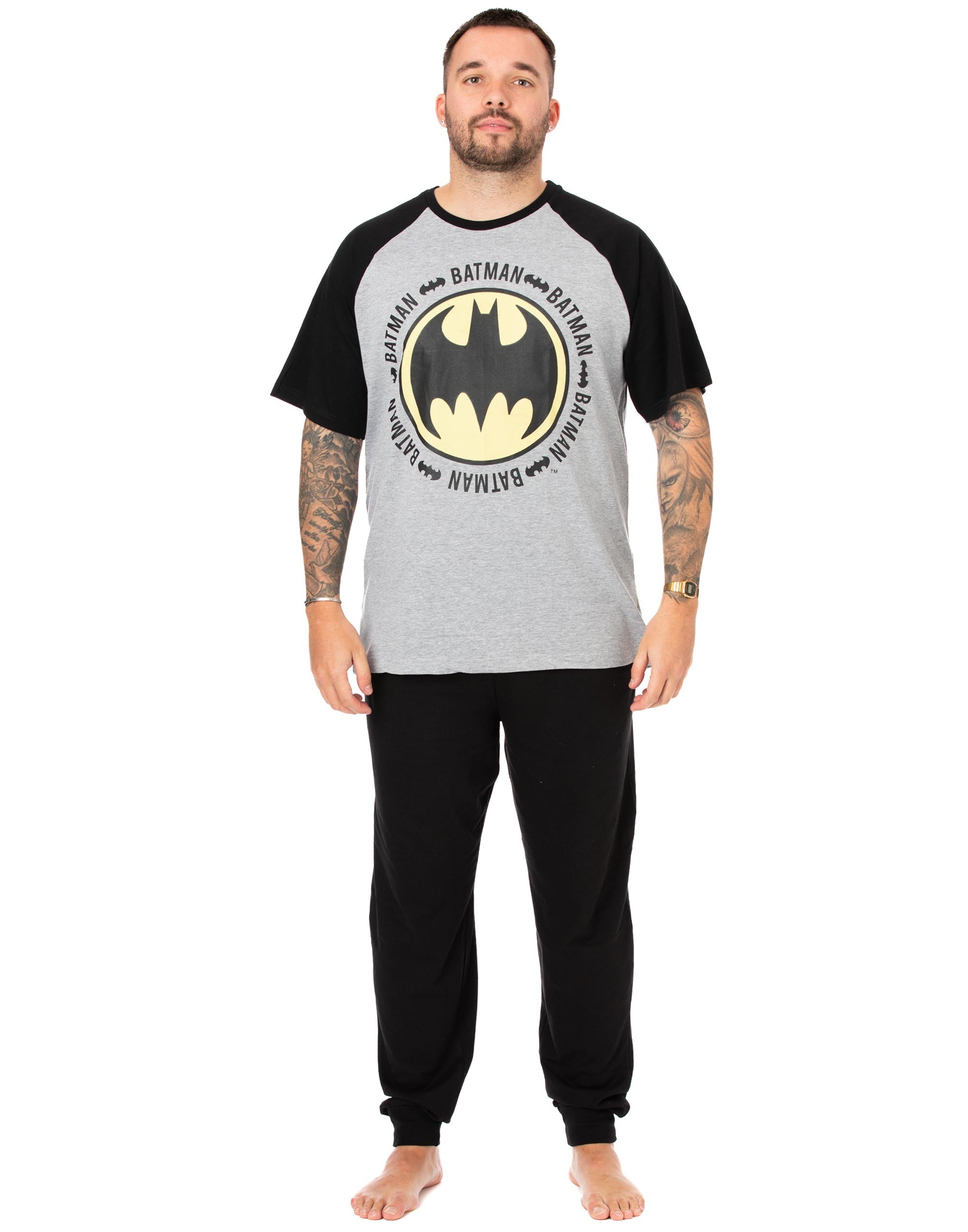 Эмблема DC Comics Schwarz Batman с логотипом Kurzarm на пижамном комплекте от DC Comics.